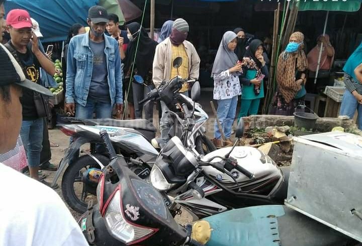 Randis Wakil Ketua DPRD Pringsewu Hantam Tiga Motor