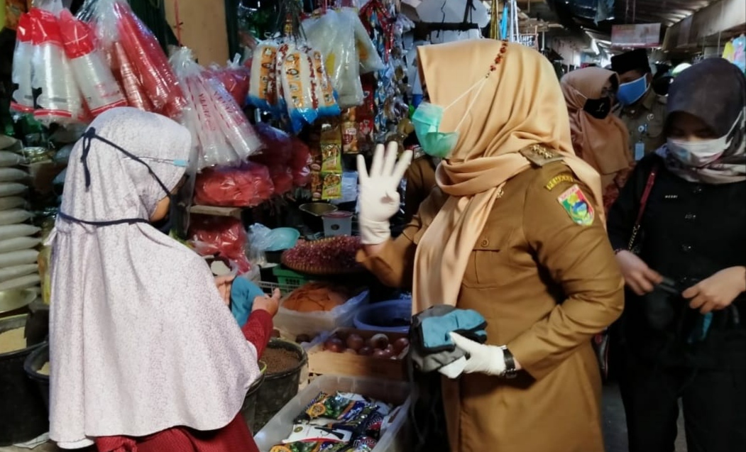 Pemkab-Forkopimda Tanggamus Sebar Ribuan Masker