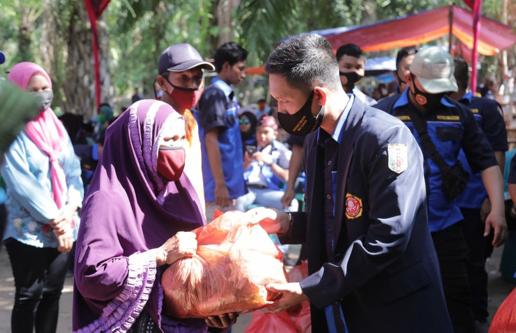 Karang Taruna Waykanan Bagi Sembako dan Santuni Anak Yatim