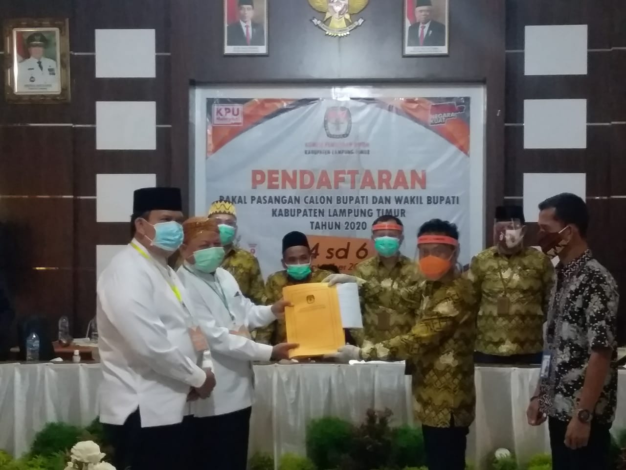Berkas Pendaftaran Dawam – Azwar Diterima KPU Lamtim