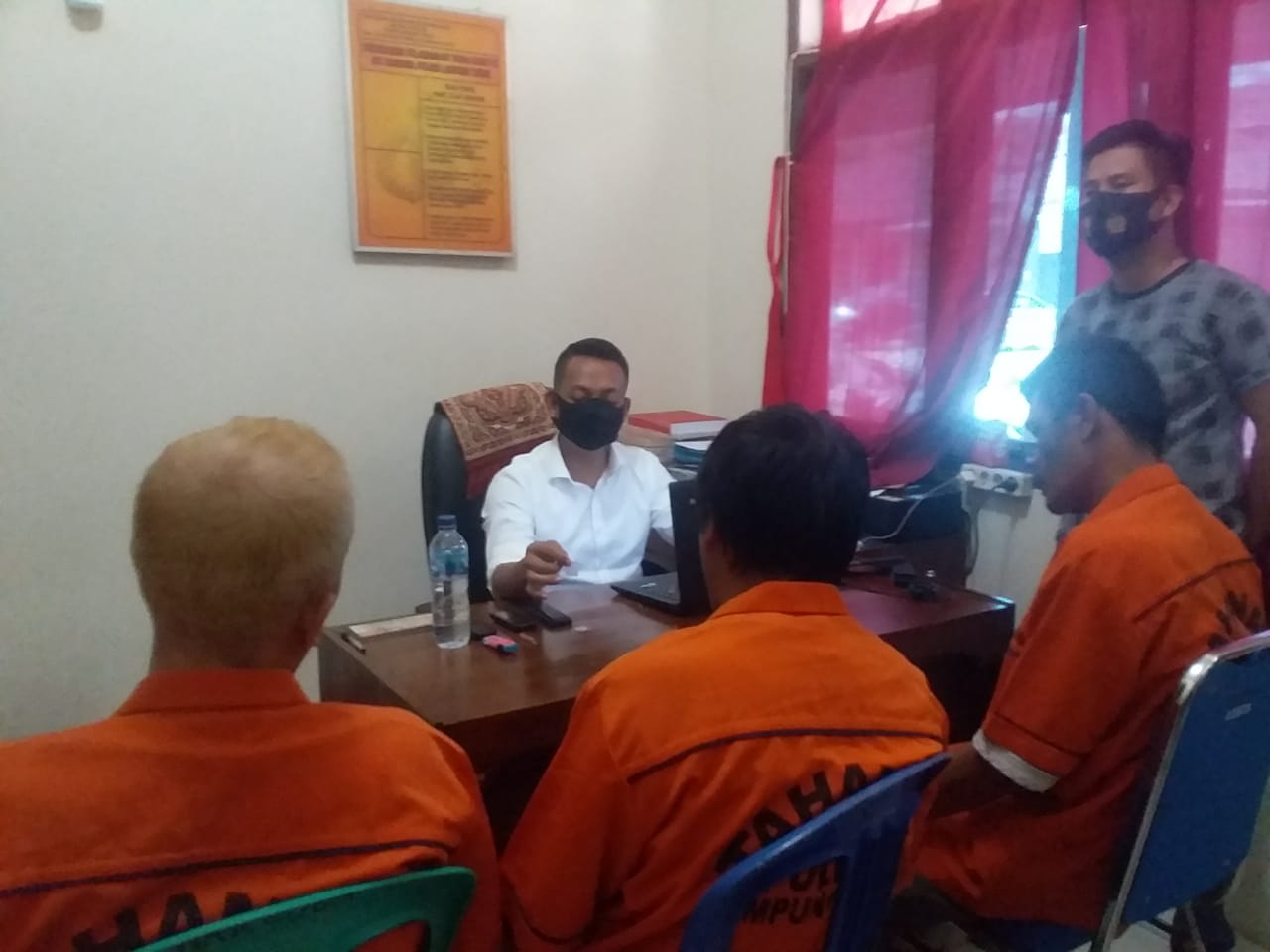 Polisi Bubarkan Pesta Sabu, Tiga Orang Ditangkap