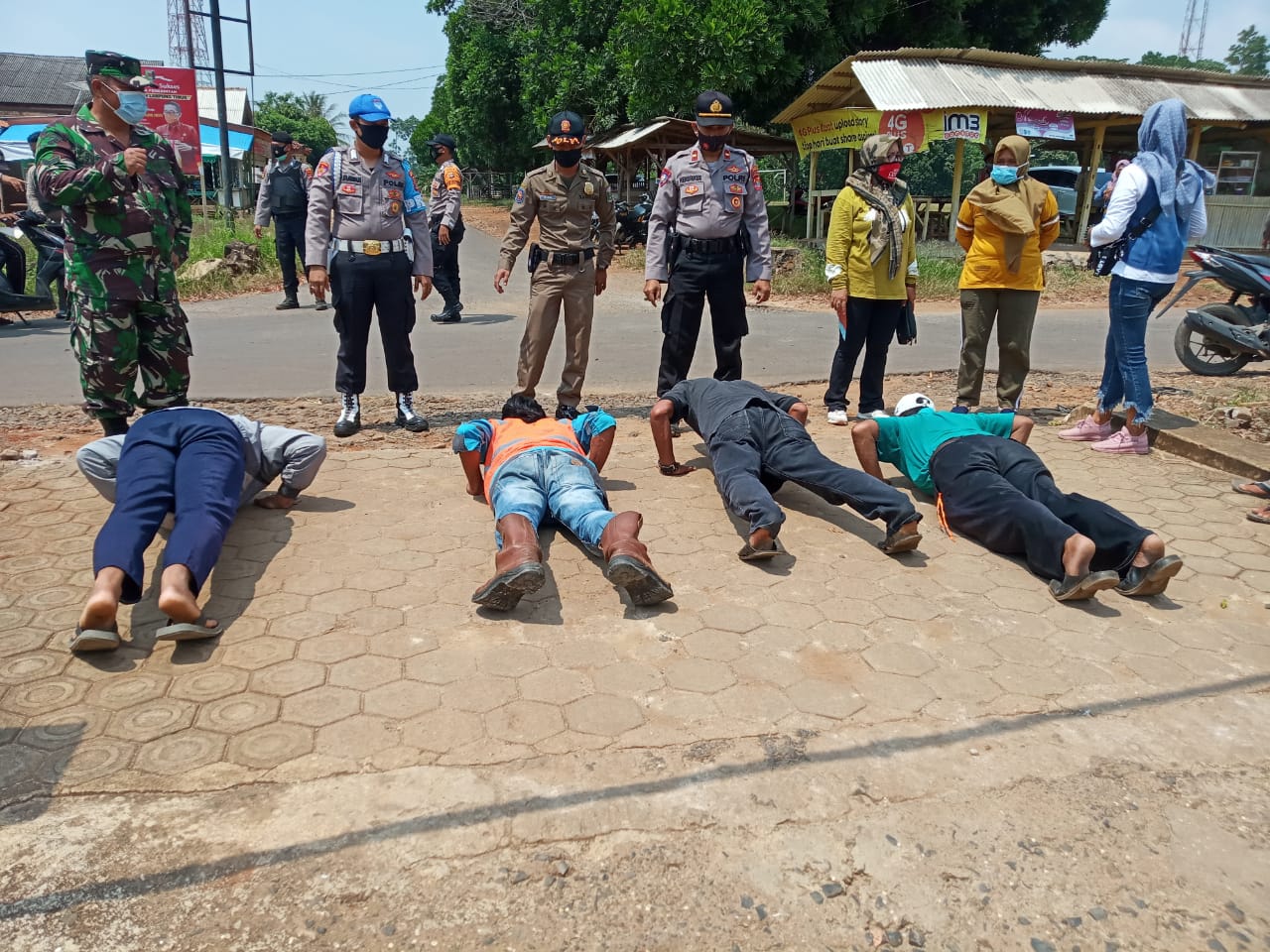 Terjaring Operasi Yustisi Prokes Covid-19 Warga Lamtim Disanksi Push Up