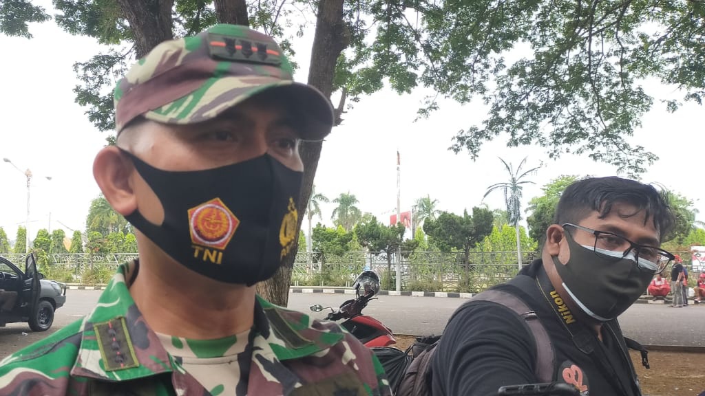Kodim 0410/KBL Bantu Polisi Sisir Massa Kerusuhan