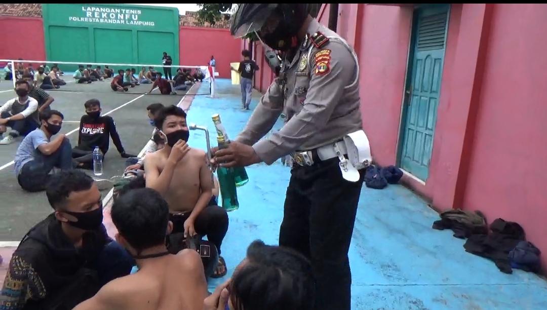 Polisi Amankan Botol Sirup Berisi Bensin