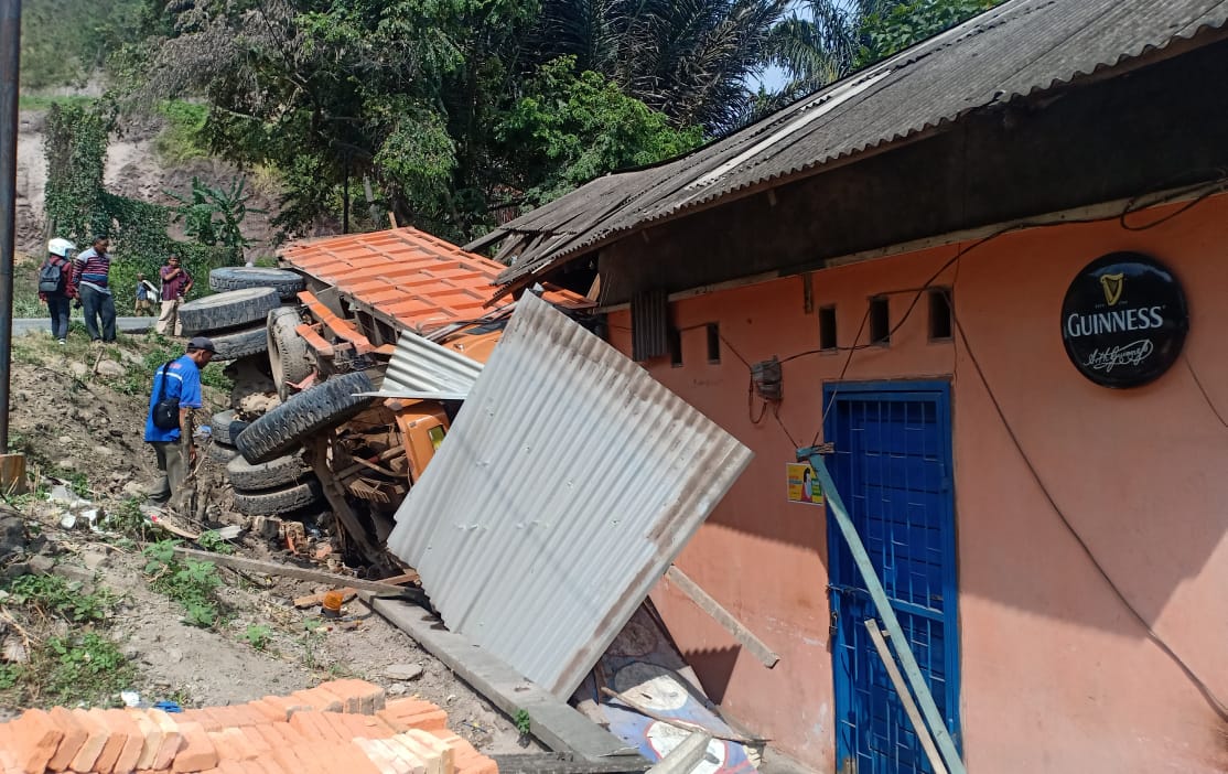 Kurun Tiga Hari, Tempat Karaoke Ini Dua Kali Dihantam Truk