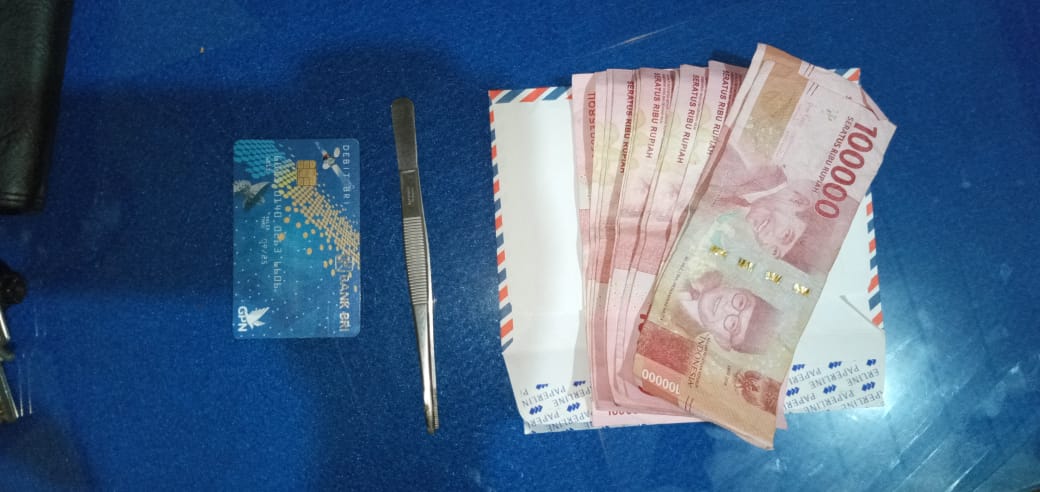 Segera Lapor Sekuriti Bila Lihat Pengunjung ATM Membawa Pinset, Ini Alasannya