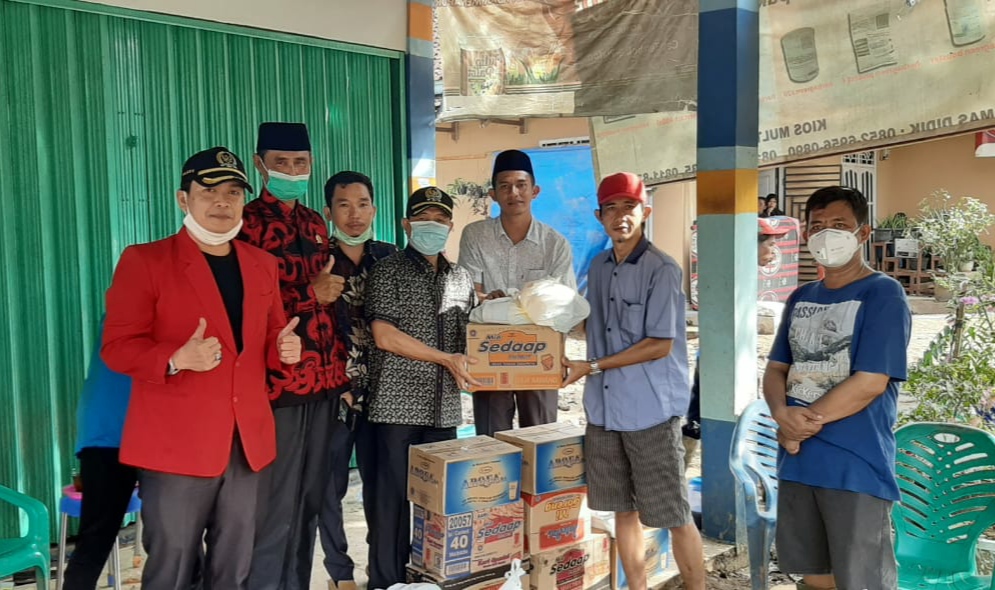 Fraksi PDIP DPRD Tanggamus Bantu Korban Banjir Semaka