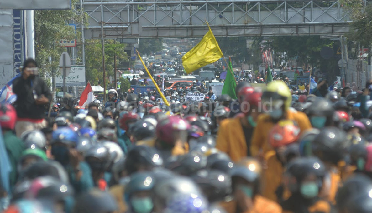 Massa Bergerak, Tolak UU Cipta Kerja