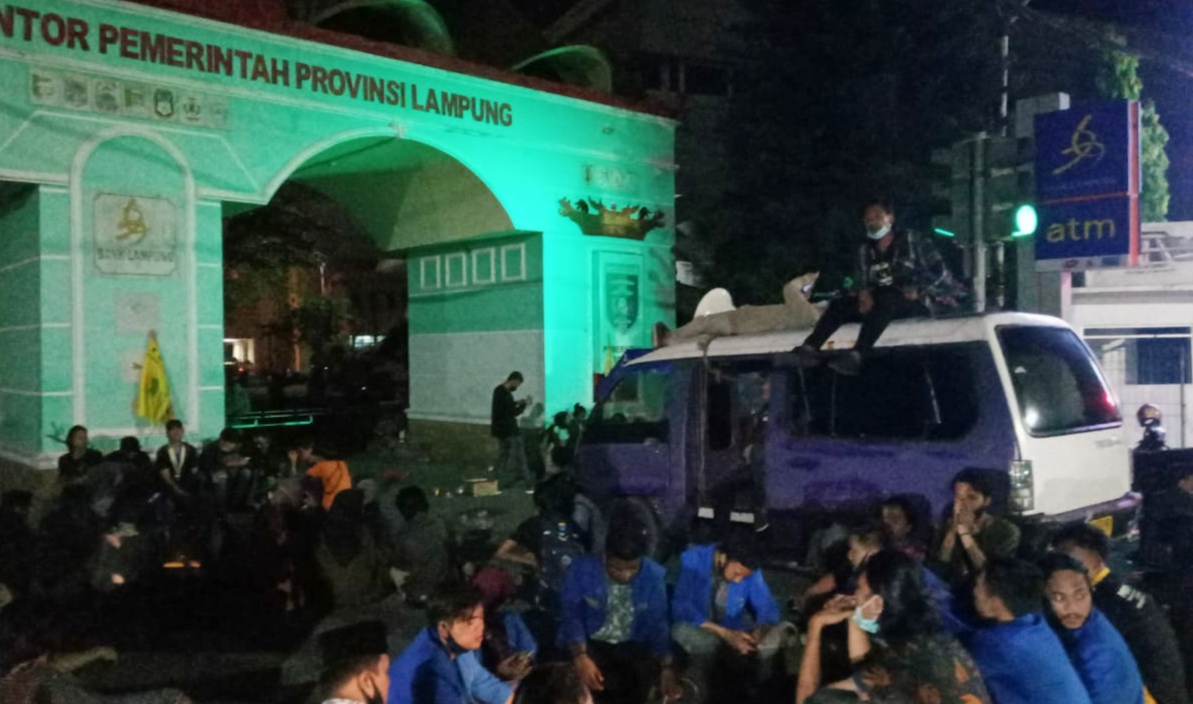 Massa Bubar, Bakal Laporkan Anggota Dewan yang Dinilai Melecehkan