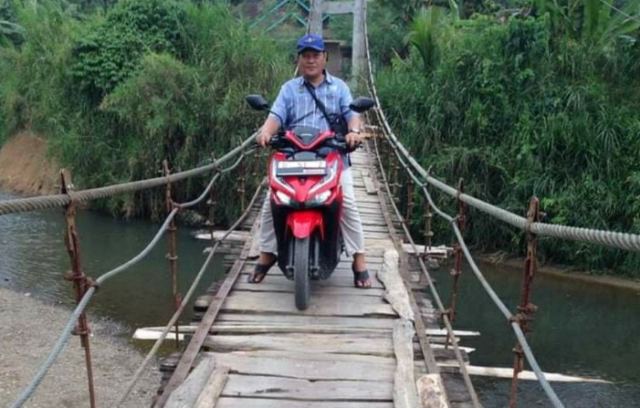 Tolong! Jembatan Lapuk Ancam Keselamatan Warga