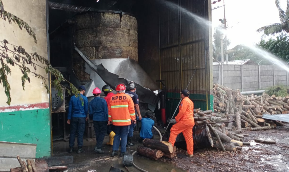 Gudang Aspal Terbakar, Empat Pekerja Luka