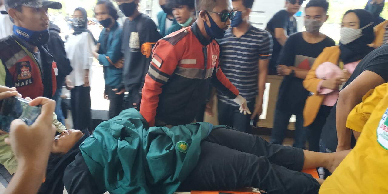 Demo Omnibus Law, Satu Mahasiswi Tumbang