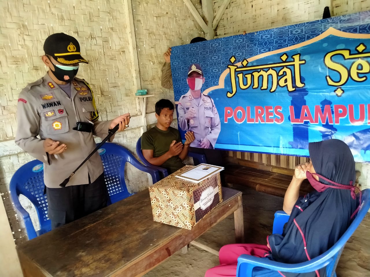 Jumat Sedekah, Polres Lamtim Bantu Warga Kurang Mampu