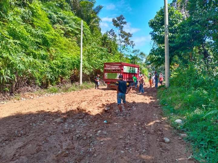 Curhat Sopir Soal Jalan Batubrak-Suoh, Terjebak Lumpur dan Bermalam di Hutan