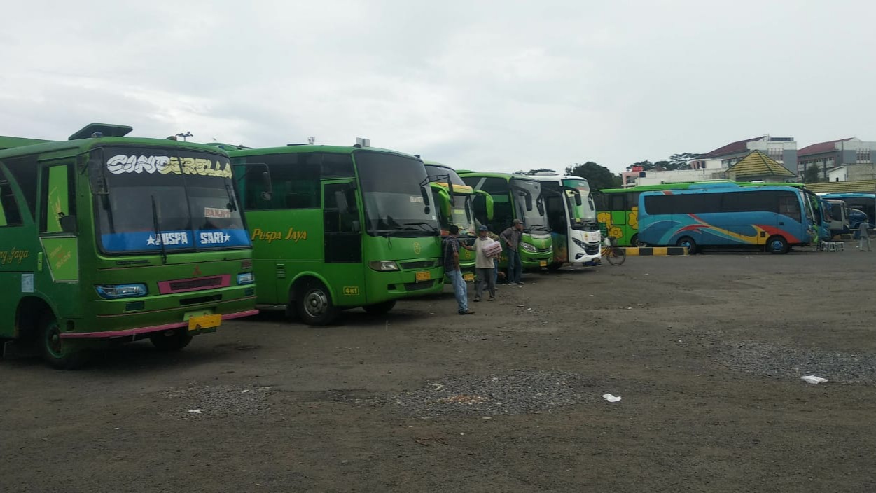 Sepi Penumpang, Sopir Bus Sekedar Berharap Jasa Titip Barang