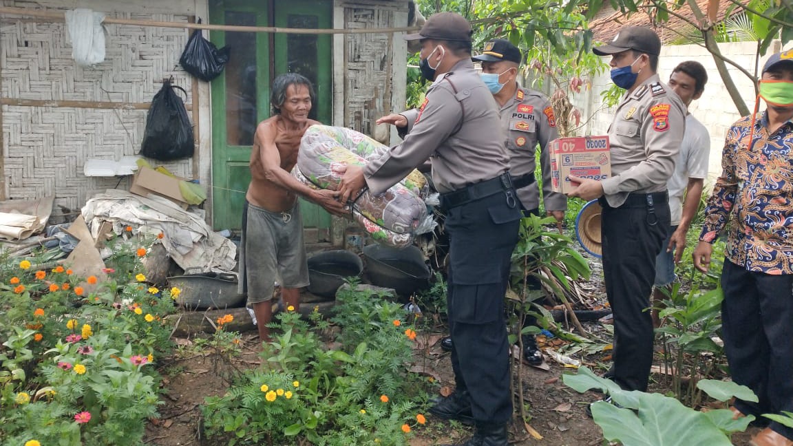 Hidup Sebatang Kara, Mbah Temu Tuai Simpati Polsek Trimurjo