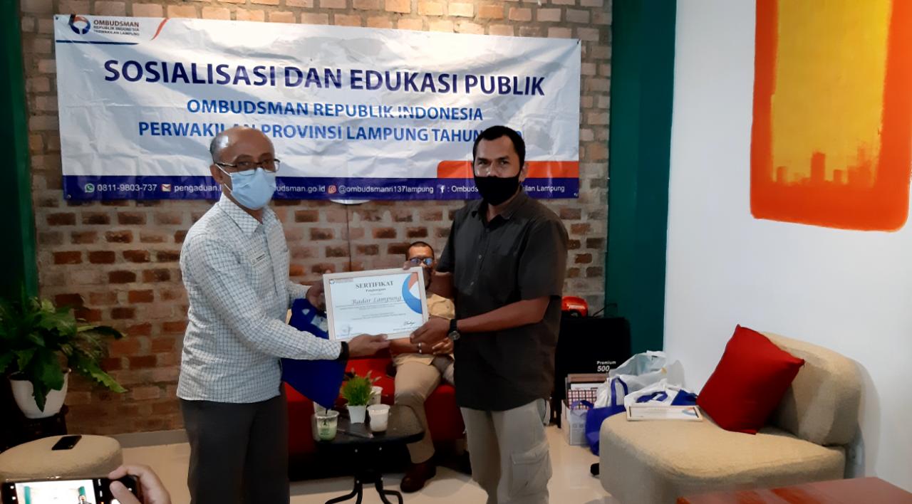 Peduli Pemberitaan Pelayanan Publik, Radar Lampung Raih Penghargaan Ombudsman
