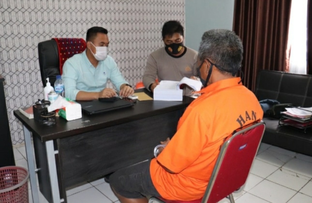 Diduga Simpangkan ADD, Oknum Kapekon Ditahan