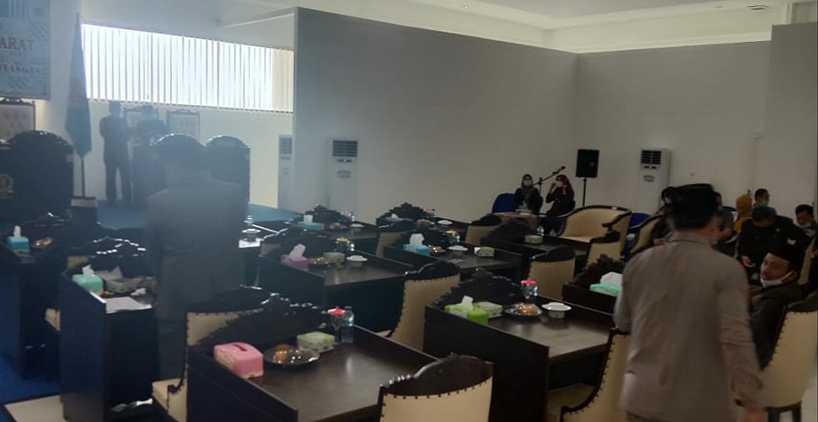 Waduh, Hanya 12 Anggota Dewan Hadiri Paripurna