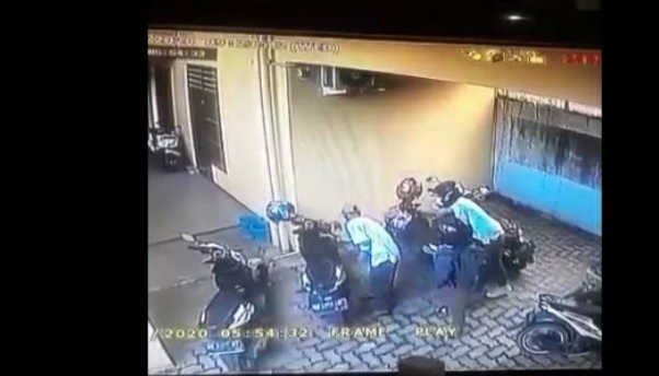 Hitungan Detik, Tiga Motor Raib