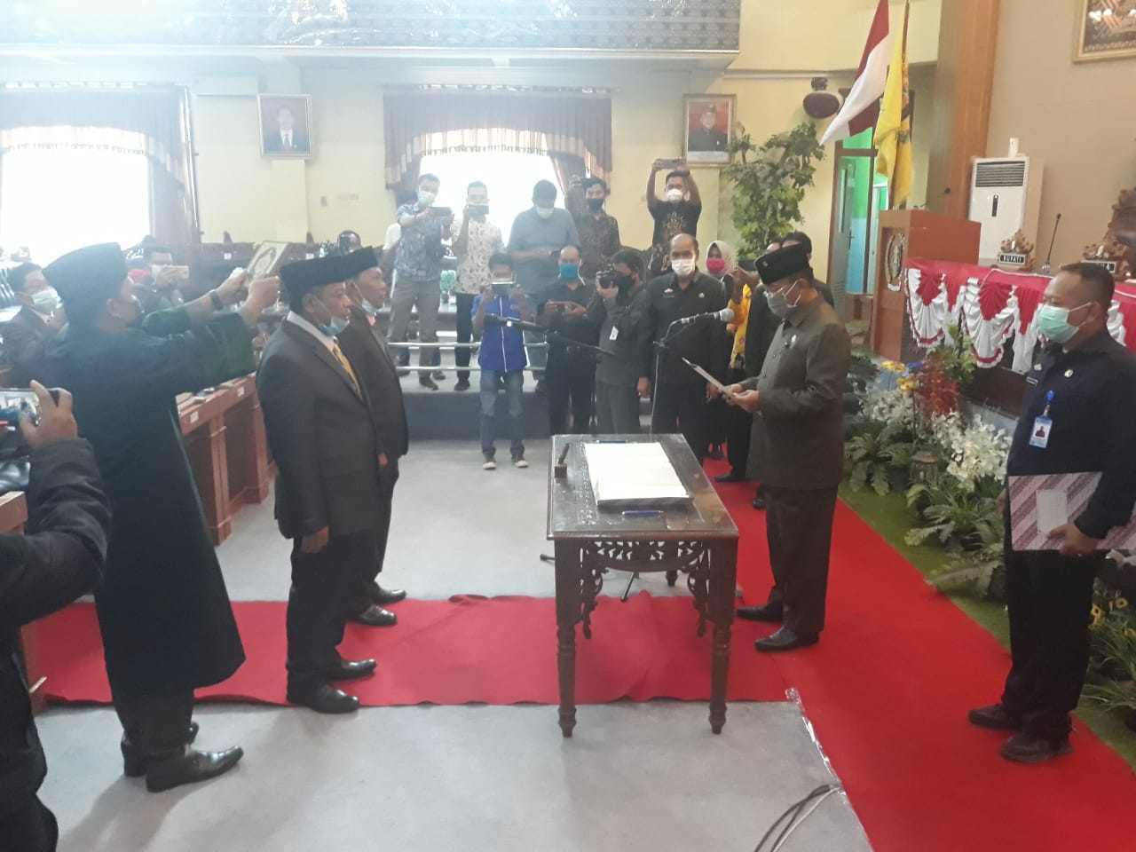 Ketua DPRD Lamtim Lantik Dua Anggota Dewan PAW