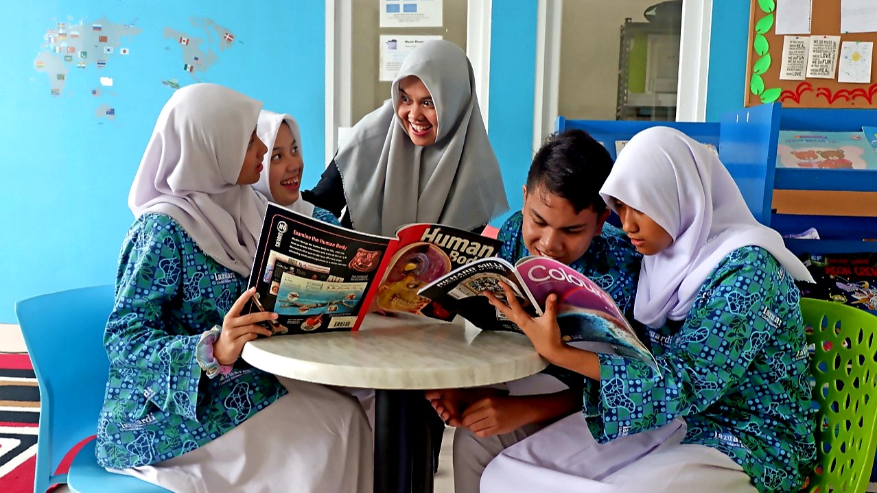 Lazuardi Haura Butuh Guru Seni dan Bahasa Inggris
