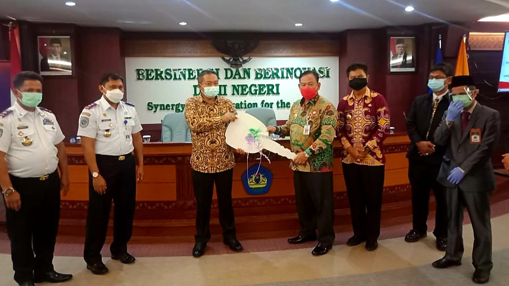Pemkab Tuba Terima Bantuan Bus Sekolah dari Kemenhub