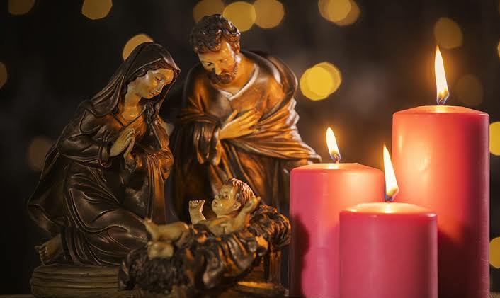 Jemaat di Gereja Dibatasi, Lainnya Misa Secara Virtual