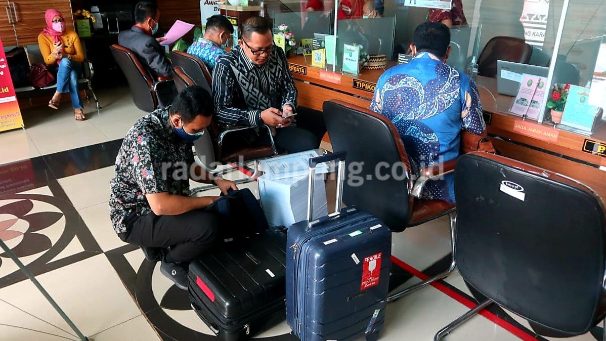 Lima Hakim Sidangkan Mustafa