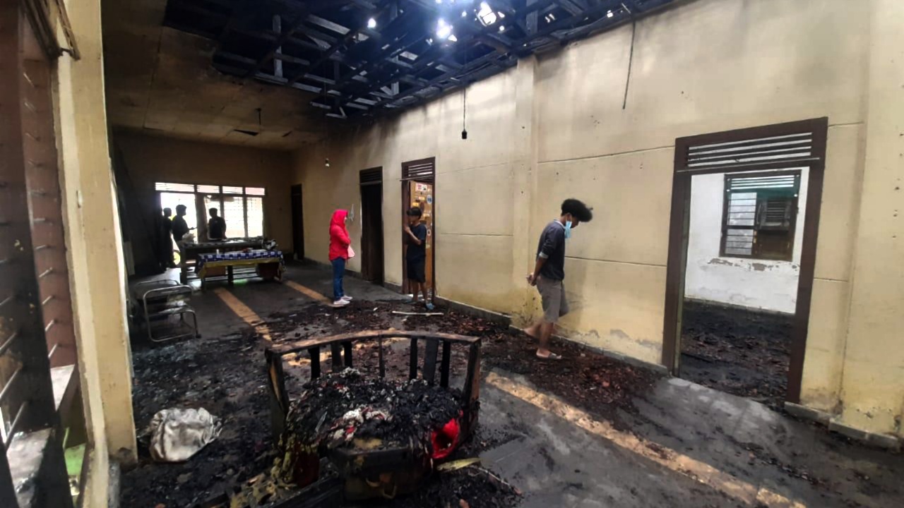 Ditinggal Penghuni, Satu Rumah Dilalap Api