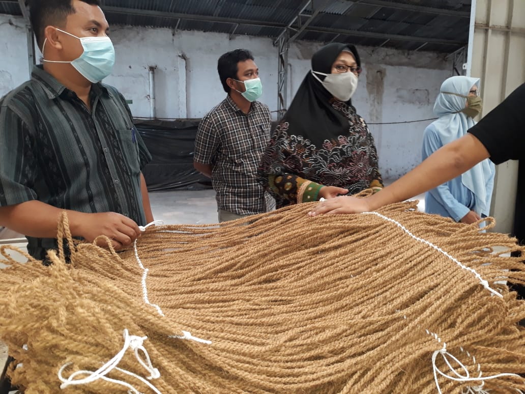 Pemanfaatan Limbah Sabut Kelapa Menjadi Coco Coir Twine