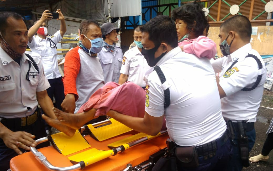Wanita Diduga Alami Gangguan Jiwa Melahirkan di JPO