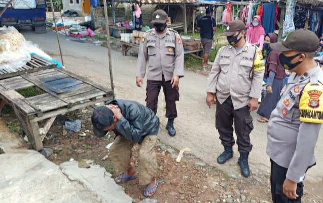 Masih Ada Pedagang dan Pengunjung Pasar Langgar Prokes