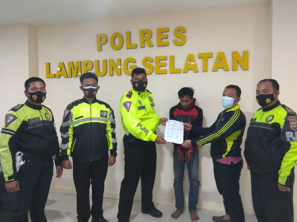 Hahai.., Pelaku Curanmor Ini Tertangkap Anggota Sat PJR Polda Lampung yang Hendak Isi BBM