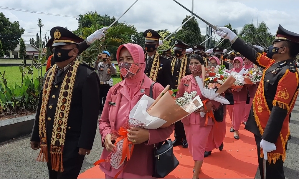 Polres Lamtim Lepas Tujuh Anggota Purna Bhakti
