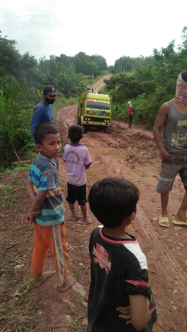 Lapor Pak, Warga Adi Jaya Waykanan Minta Perbaikan Jalan
