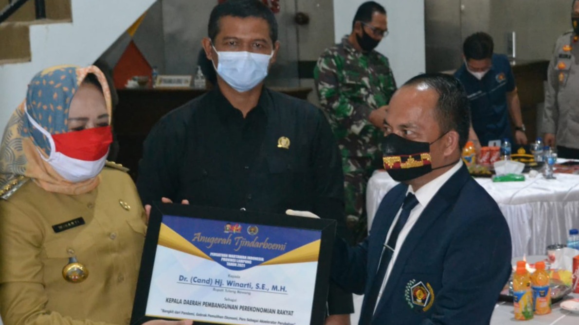 Winarti Raih Penghargaan Kepala Daerah Pembangunan Perekonomian Rakyat