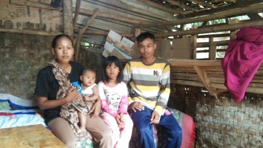 Ya Ampun..., Terpaksa Tinggal di Kandang Kambing Gegara Terlilit Utang Rp2 Juta