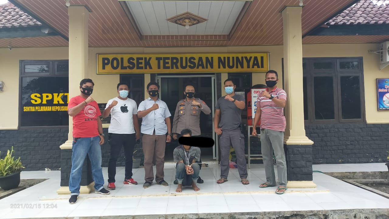 Modal Obeng, Congkel Jendela, Ambil HP