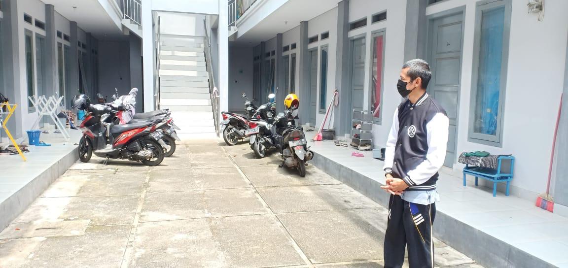 Pencuri Bersenpi, Gasak 2 Motor di Kos-kosan