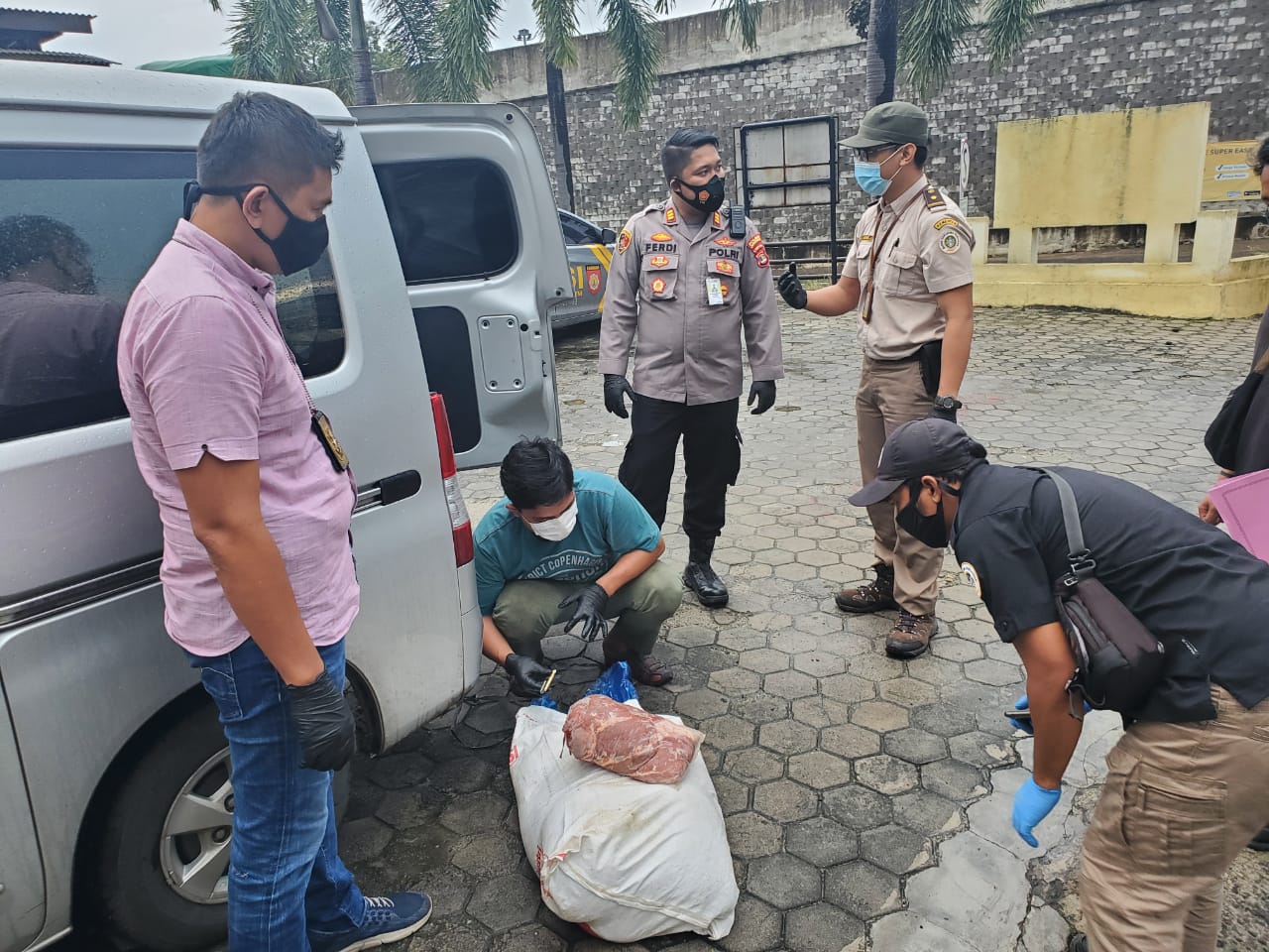 Amankan 18 Karung Daging Celeng