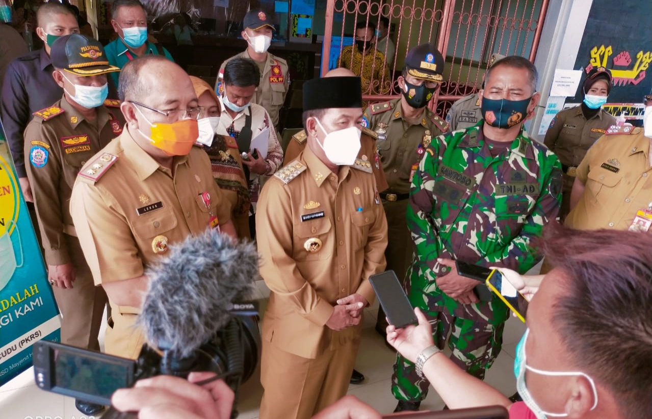 Pemkab Lampura Gelar Vaksinasi, Forkopimda Hingga Perwakilan Pers