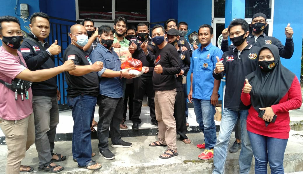 Gelar Baksos, PWI Tanggamus Bagikan Paket Sembako untuk Warga Prasejahtera