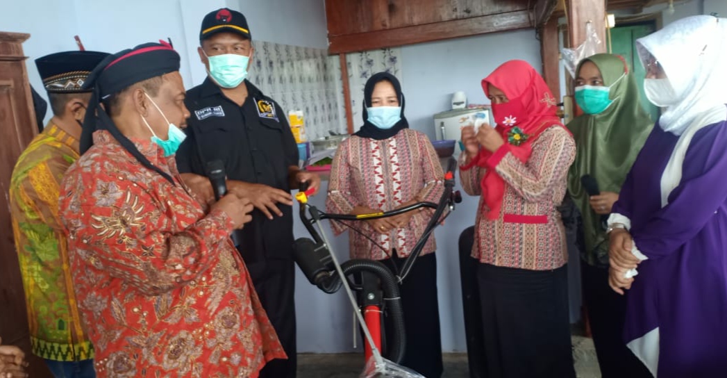 Bawa dan Kenalkan Produk KWT Lamteng ke DPR