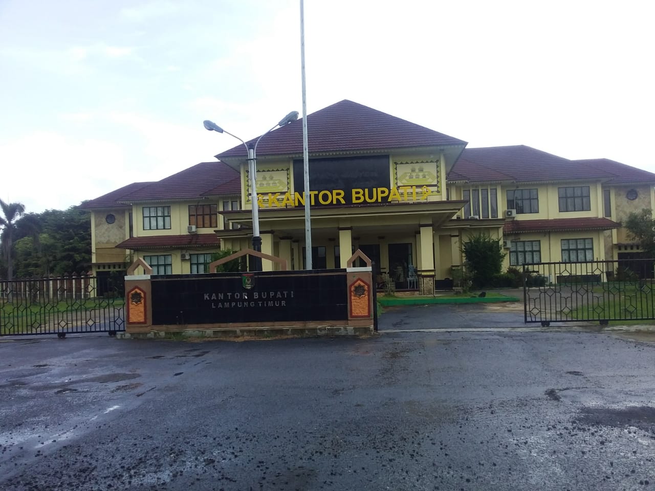 Kantor Bupati Lamtim 'Lockdown'