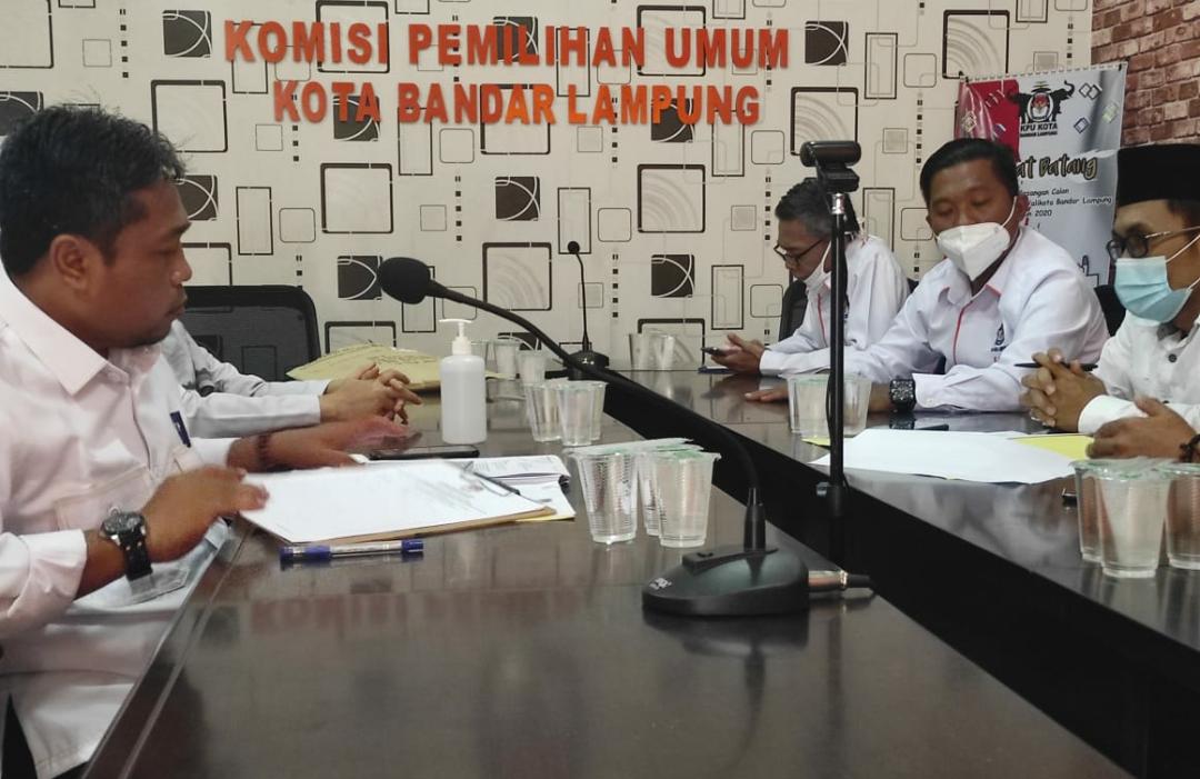 KPU Kota Bandarlampung Kembalikan Status Eva-Deddy Sebagai Paslonkada