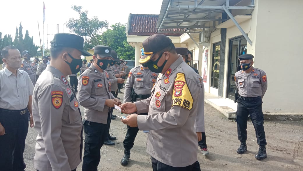 Polres Tuba Cek Kelengkapan Atribut Personel