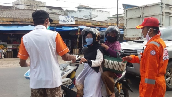 Orari Pringsewu Gerebek Pasar, Bagikan Masker dan Kalender
