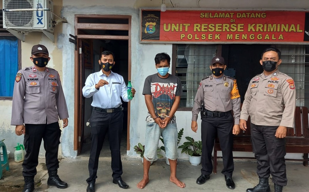 Patroli Rutin, Dapati Pria Asyik Nyabu di Rumah Kosong