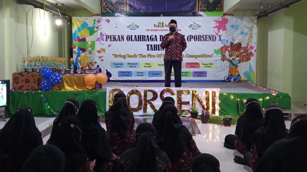 Halaqoh Mukhlis Rebut Juara Umum Porseni Maha Santri UIN RIL
